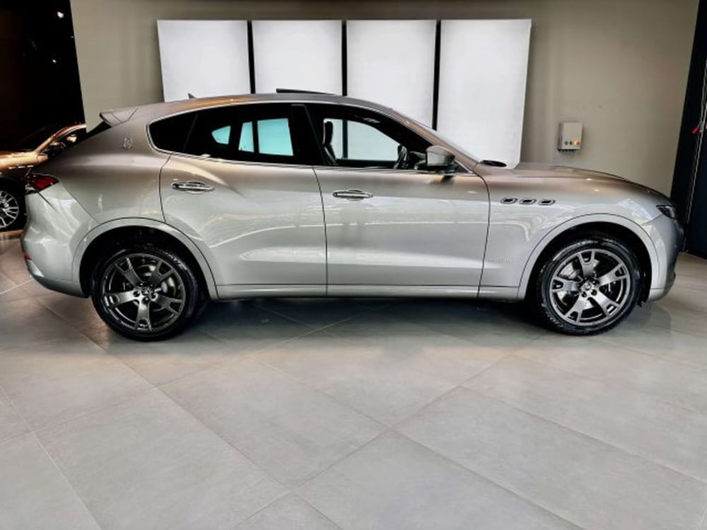Maserati Levante usata a Torino (4)