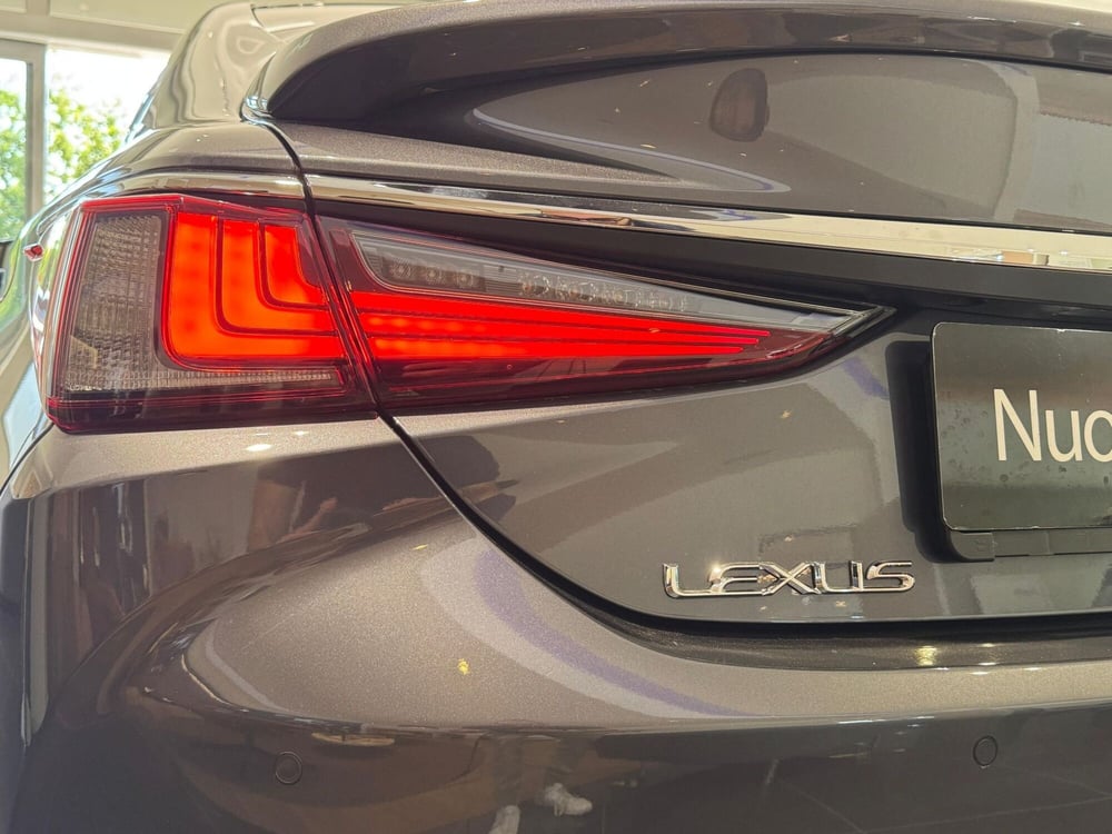 Lexus ES nuova a Bologna (12)