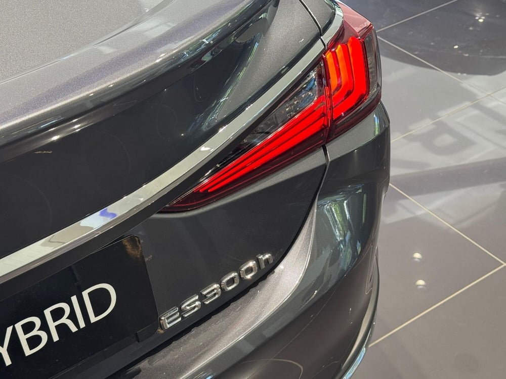 Lexus ES nuova a Bologna (13)
