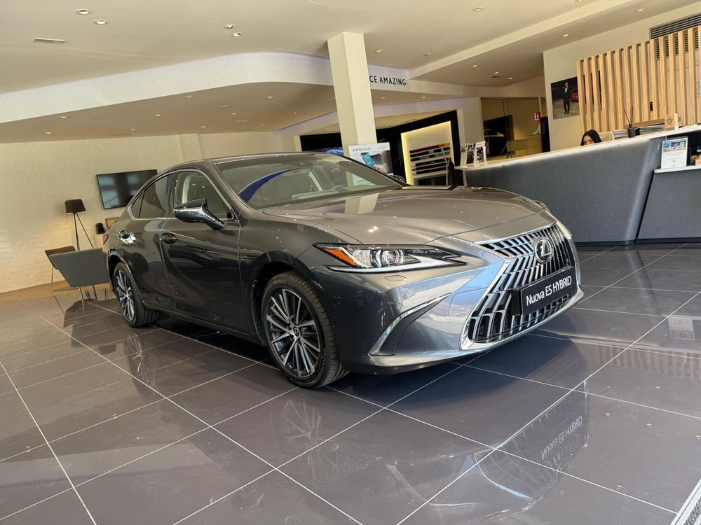 Lexus ES nuova a Bologna (3)