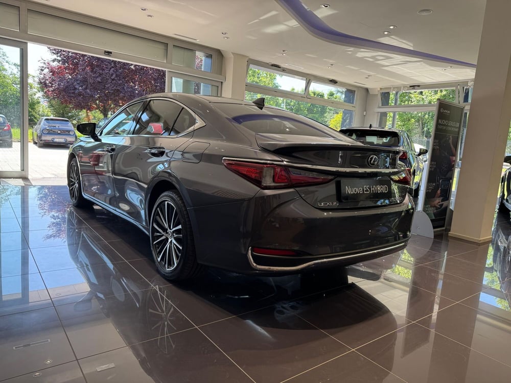 Lexus ES nuova a Bologna (6)
