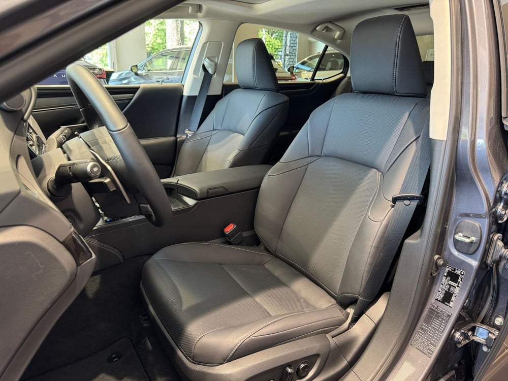 Lexus ES nuova a Bologna (9)