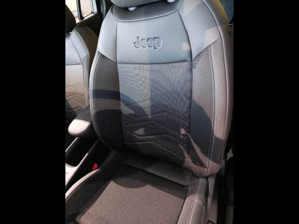 Jeep Avenger nuova a Livorno (10)