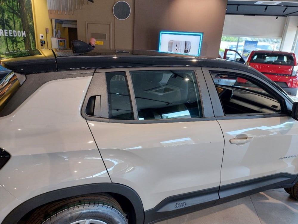 Jeep Avenger nuova a Livorno (12)
