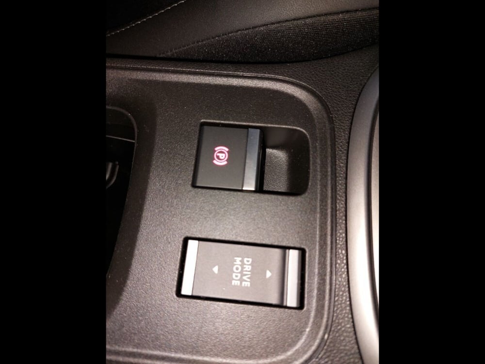 Jeep Avenger nuova a Livorno (15)