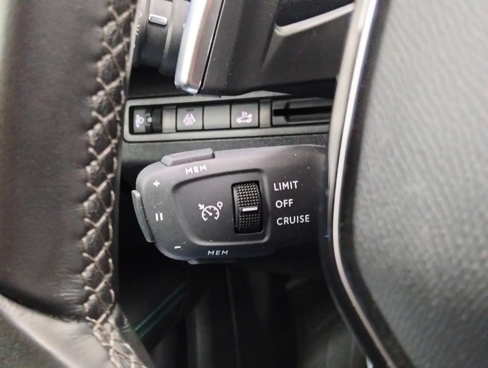 Peugeot 5008 usata a Como (14)