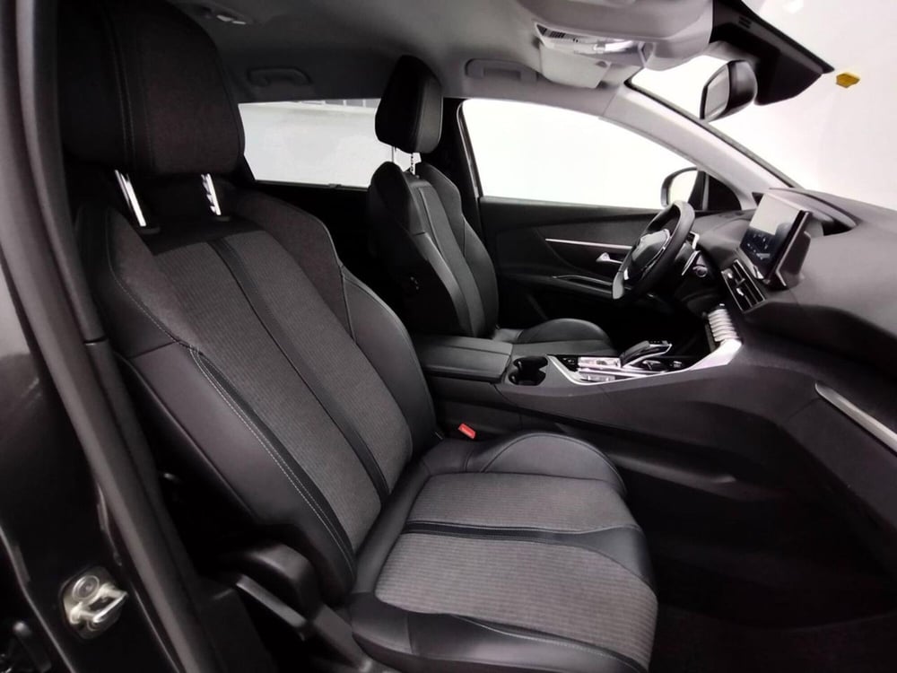 Peugeot 5008 usata a Como (3)