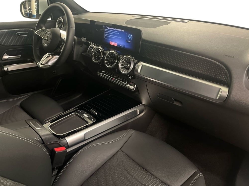 Mercedes-Benz EQB usata a Milano (15)