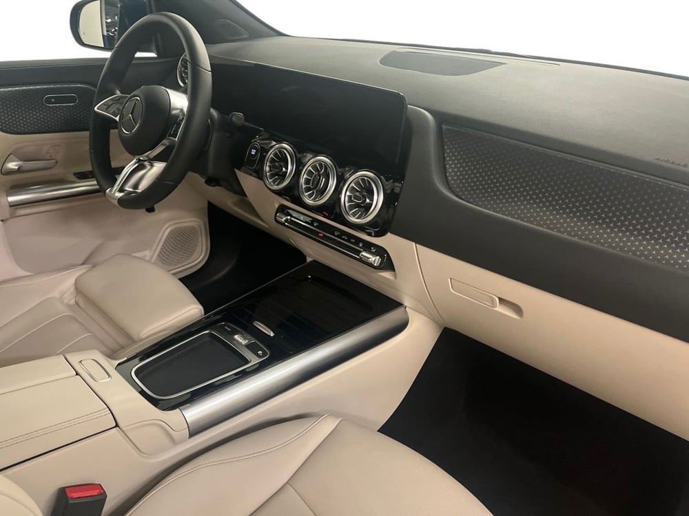 Mercedes-Benz EQA usata a Milano (15)