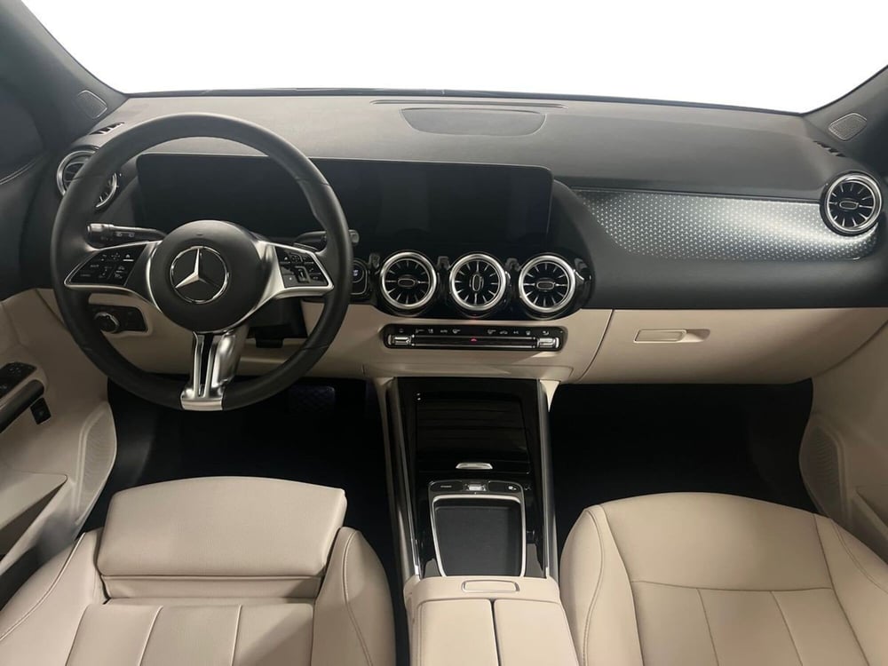 Mercedes-Benz EQA usata a Milano (9)