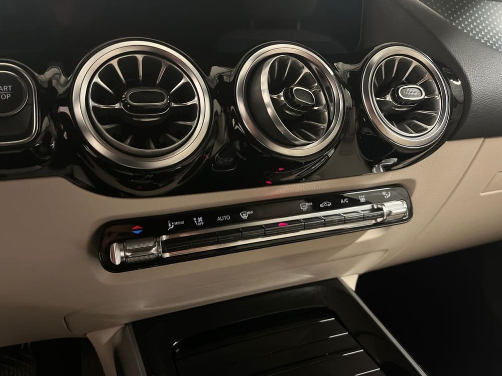 Mercedes-Benz EQA usata a Milano (14)