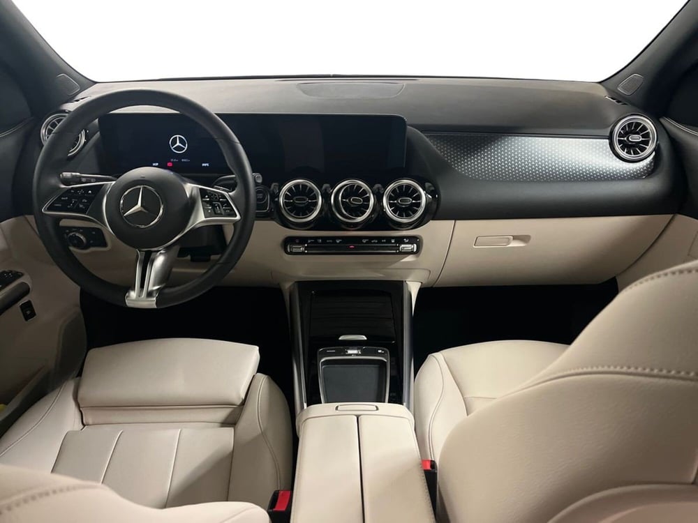 Mercedes-Benz EQA usata a Milano (9)