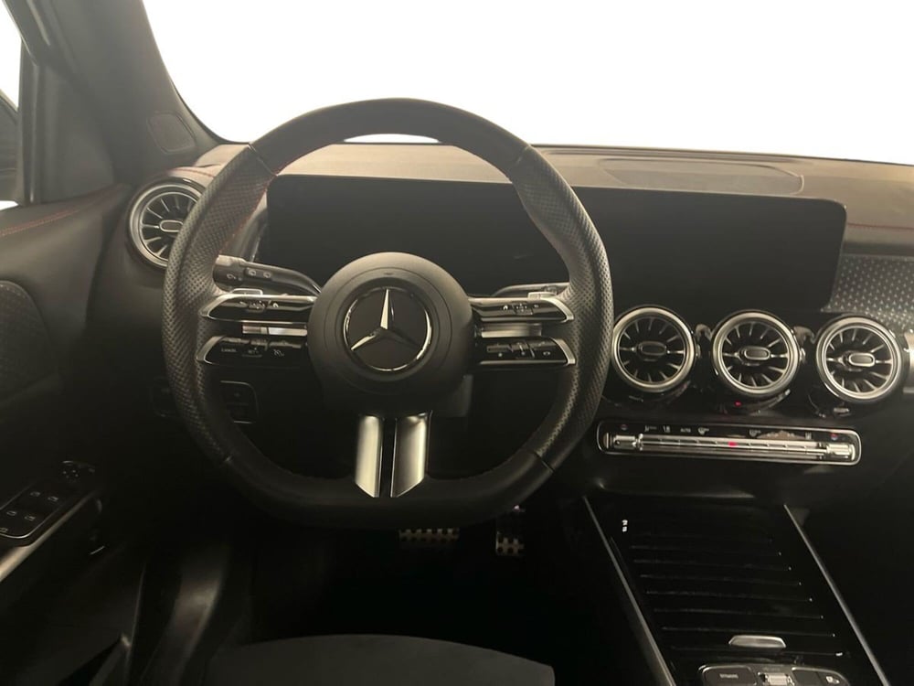 Mercedes-Benz EQB usata a Milano (11)