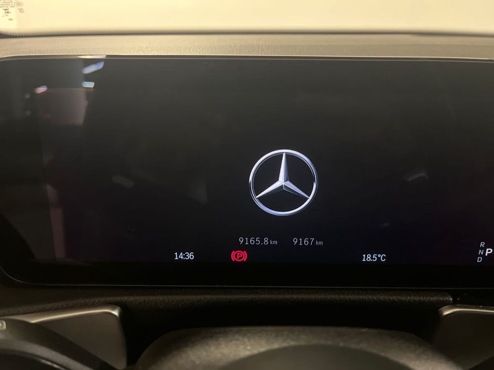 Mercedes-Benz EQB usata a Milano (13)