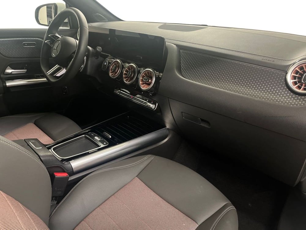 Mercedes-Benz EQA usata a Milano (15)