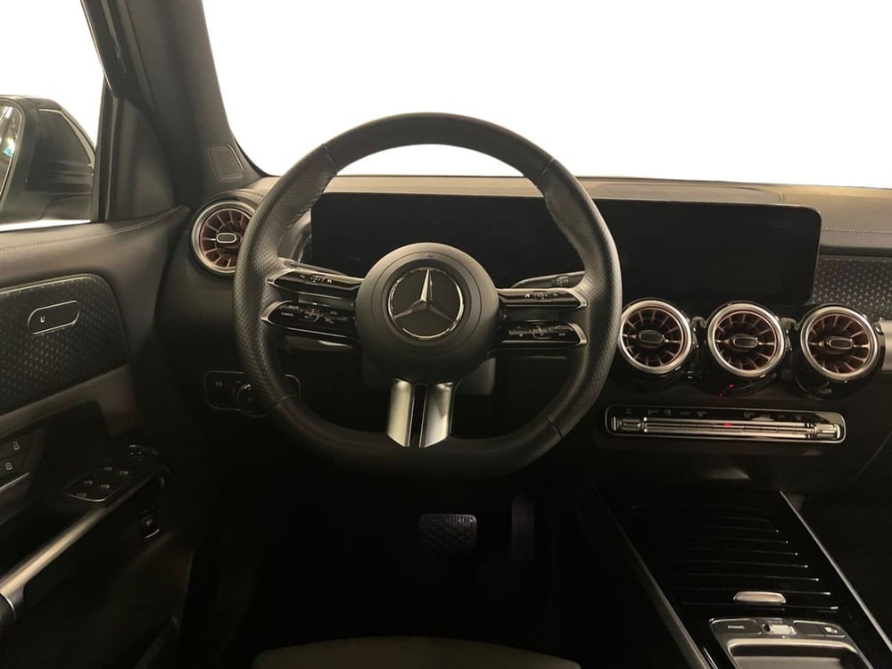 Mercedes-Benz EQB usata a Milano (11)