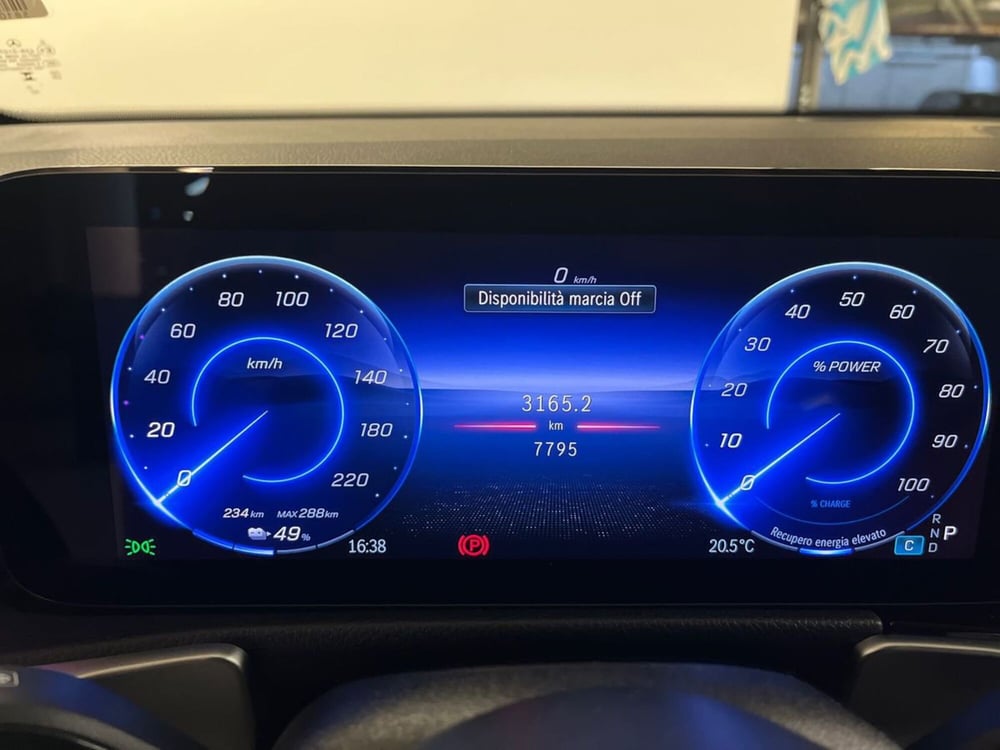 Mercedes-Benz EQB usata a Milano (13)