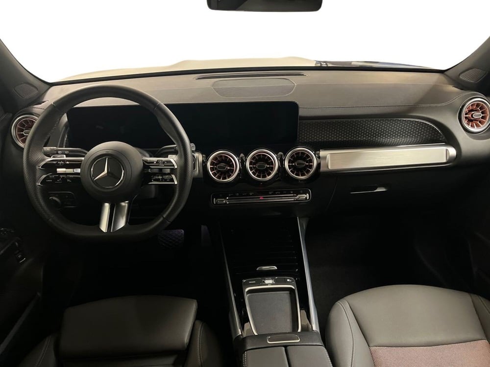 Mercedes-Benz EQB usata a Milano (9)