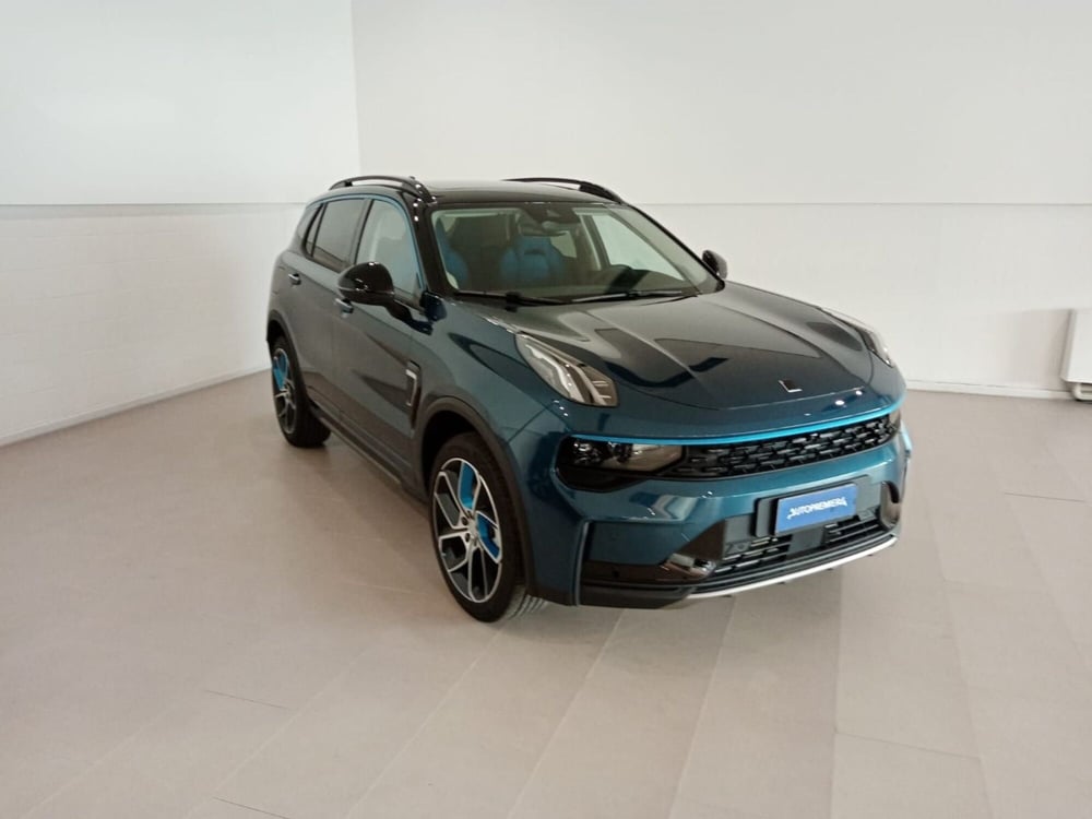 Lynk & Co 01 nuova a Como (2)