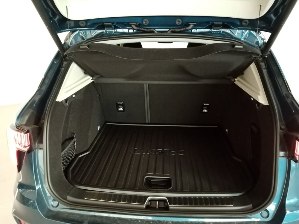 Lynk & Co 01 nuova a Como (7)