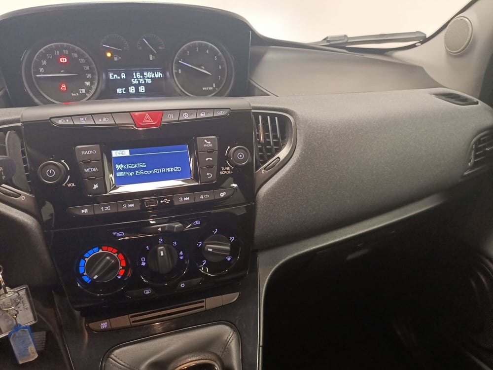Lancia Ypsilon usata a Torino (9)