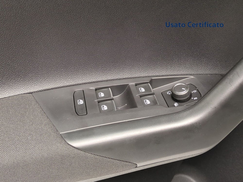 Volkswagen Taigo nuova a Benevento (14)
