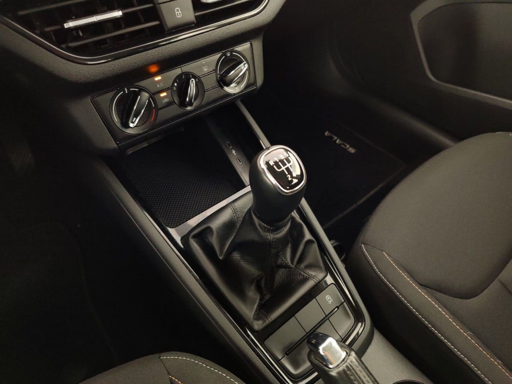 Skoda Scala usata a Massa-Carrara (11)