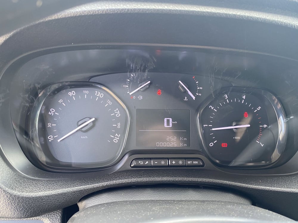 Opel Vivaro Furgone nuova a Modena (11)