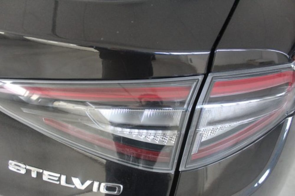 Alfa Romeo Stelvio usata a Terni (17)