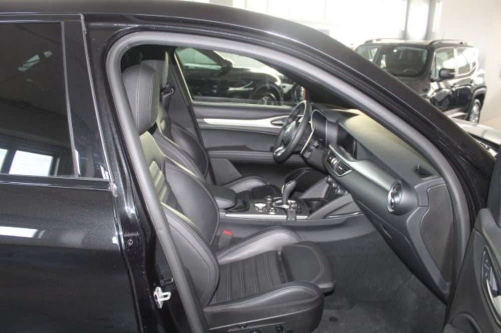 Alfa Romeo Stelvio usata a Terni (8)