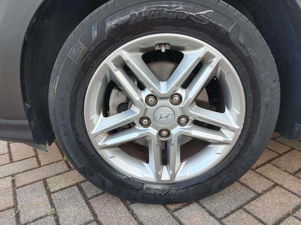 Hyundai Kona usata a Vercelli (9)