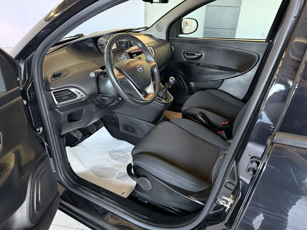 Lancia Ypsilon usata a Monza e Brianza (12)