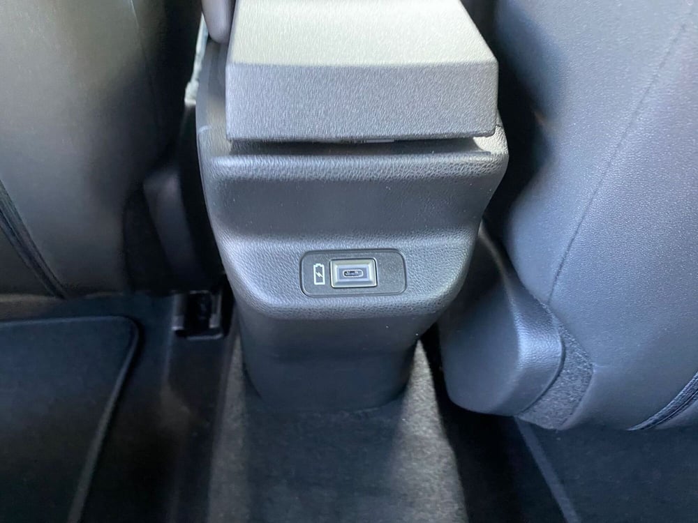 Jeep Avenger nuova a Salerno (17)