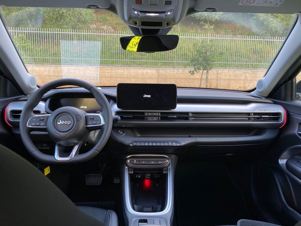 Jeep Avenger nuova a Salerno (5)