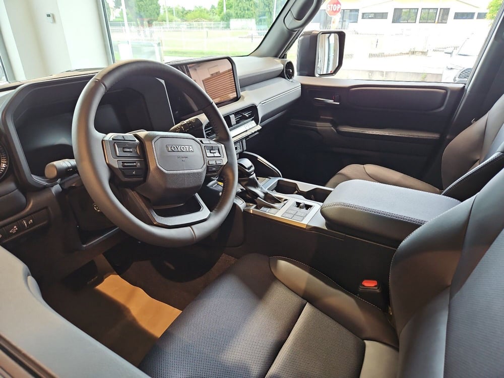 Toyota Land Cruiser nuova a Vicenza (6)