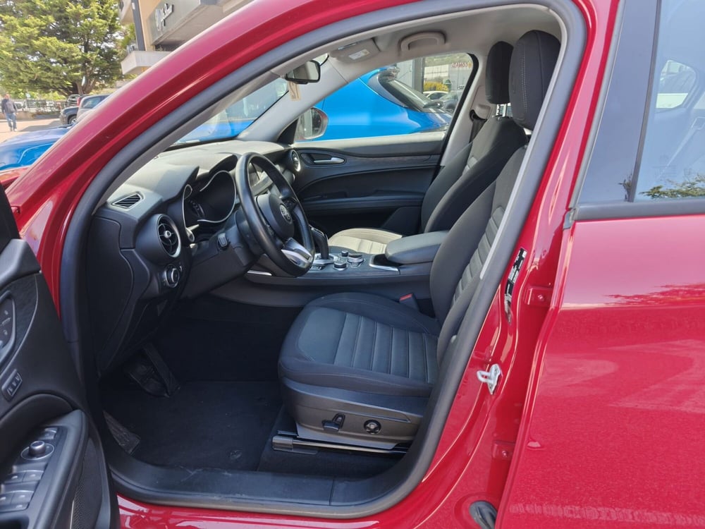 Alfa Romeo Stelvio usata a L'Aquila (10)