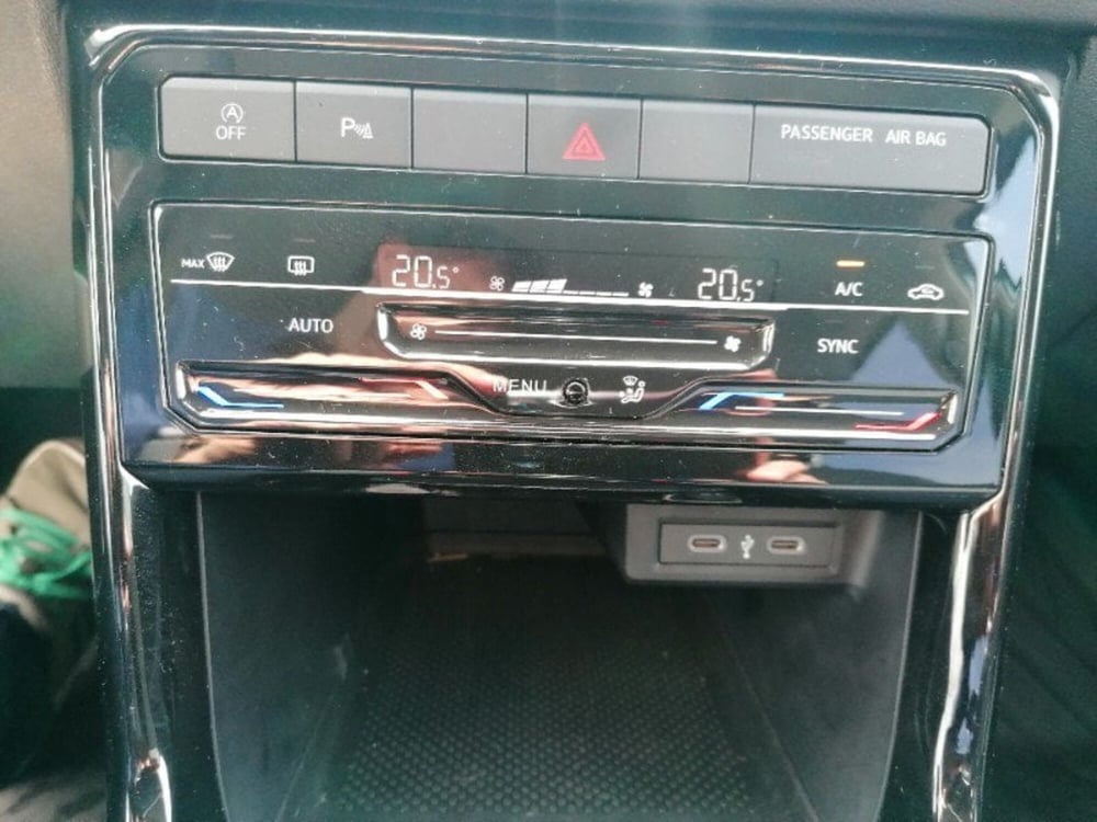 Volkswagen T-Cross usata a Milano (14)