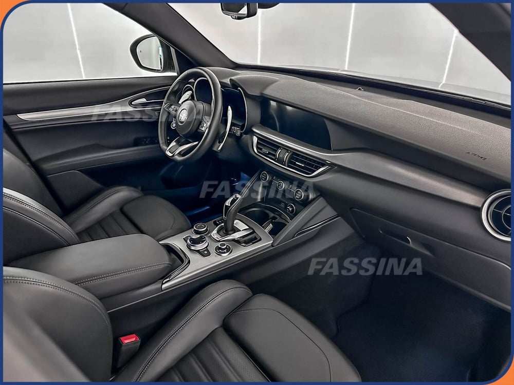 Alfa Romeo Stelvio usata a Milano (13)