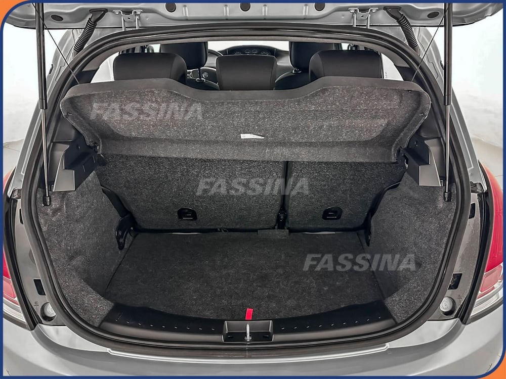 Lancia Ypsilon usata a Milano (11)