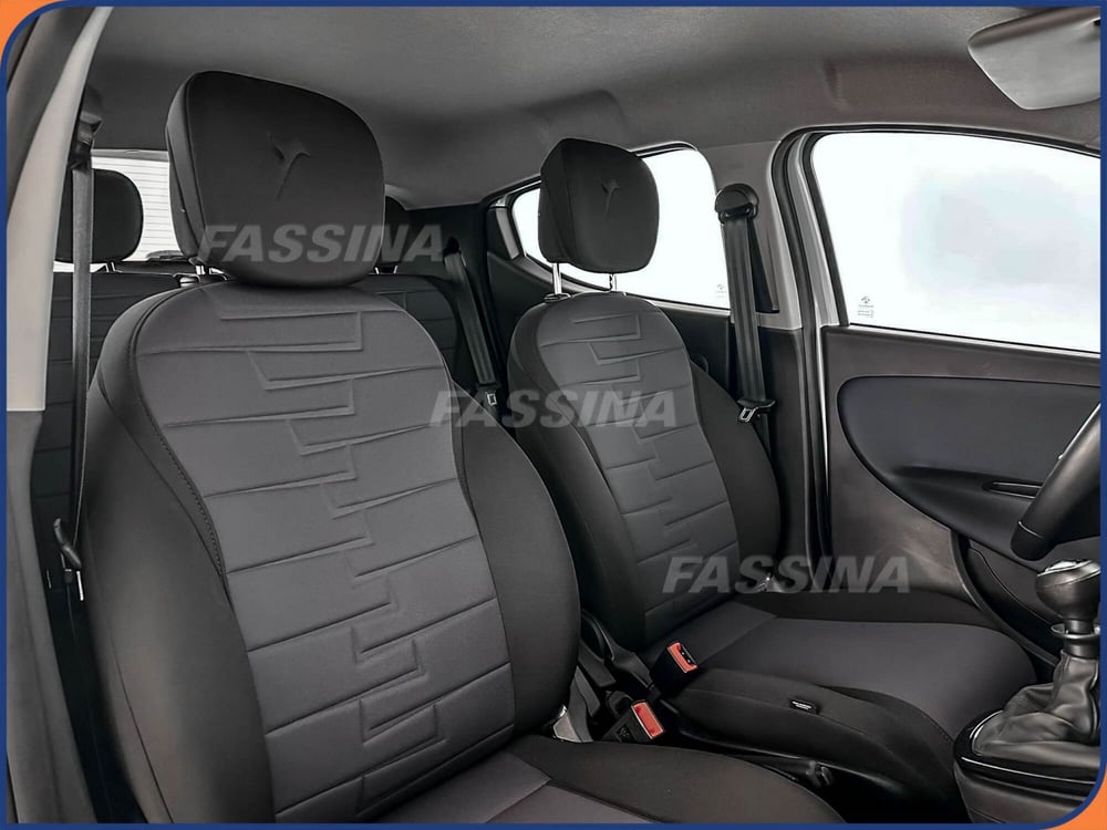 Lancia Ypsilon usata a Milano (13)