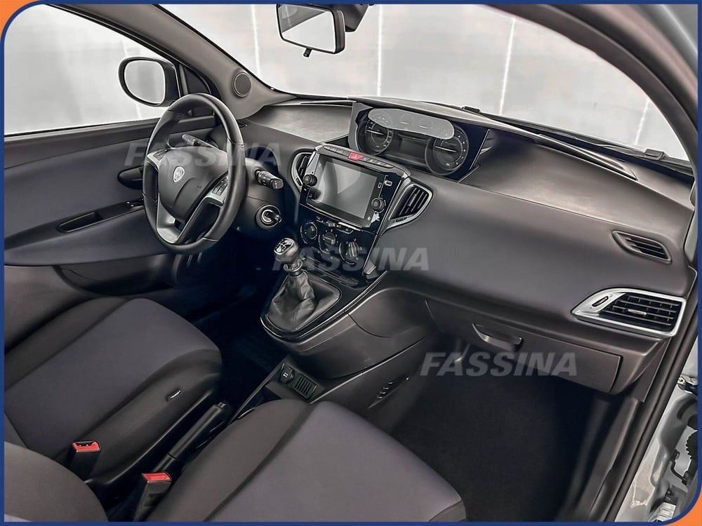 Lancia Ypsilon usata a Milano (14)