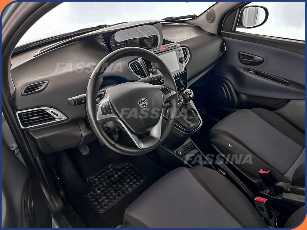Lancia Ypsilon usata a Milano (9)