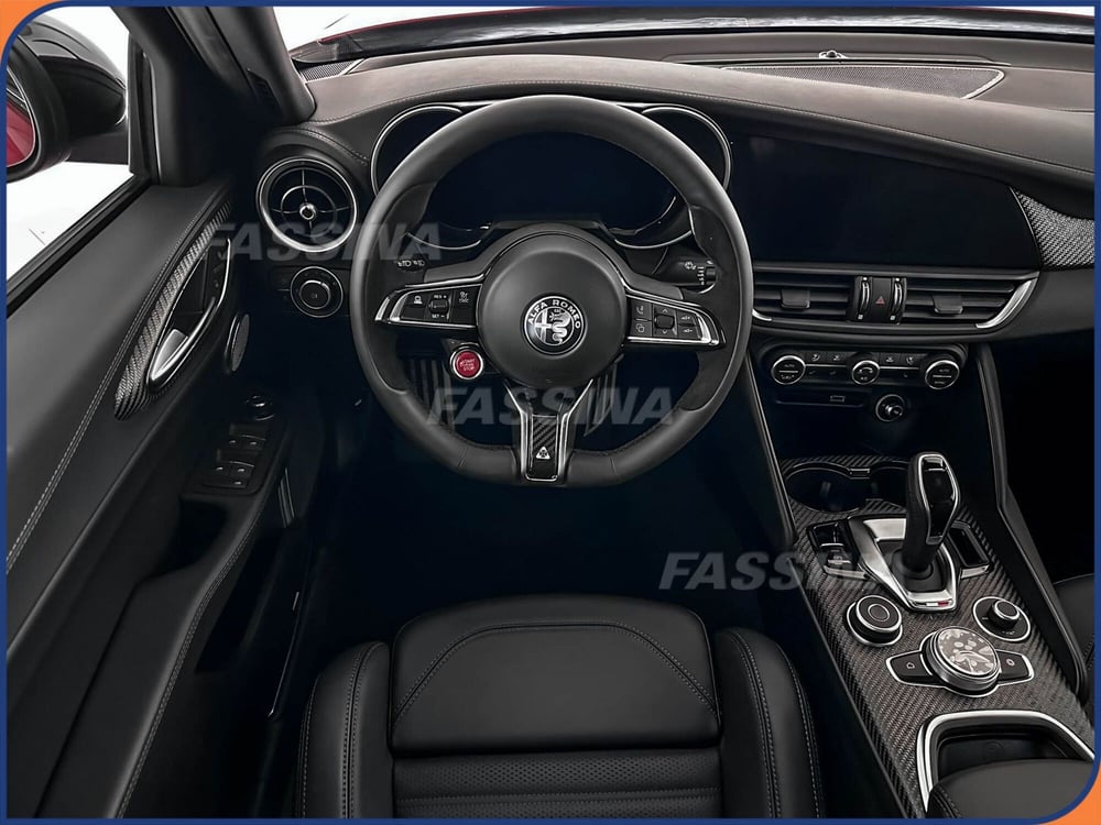 Alfa Romeo Giulia nuova a Milano (10)