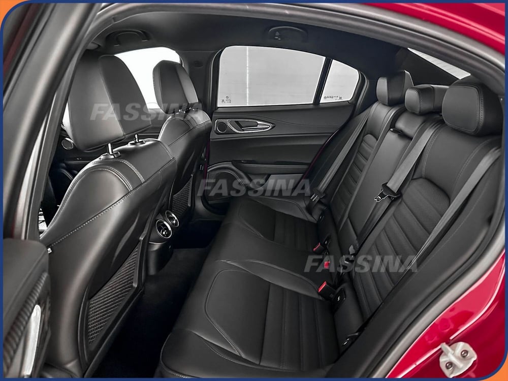 Alfa Romeo Giulia nuova a Milano (11)