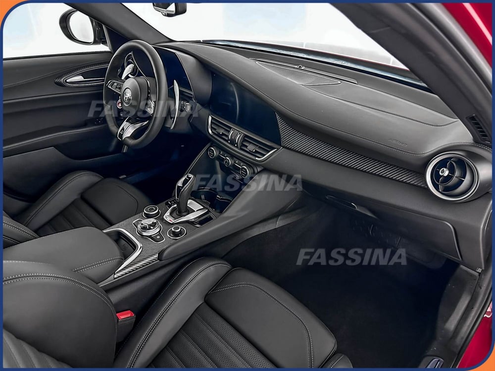 Alfa Romeo Giulia nuova a Milano (13)