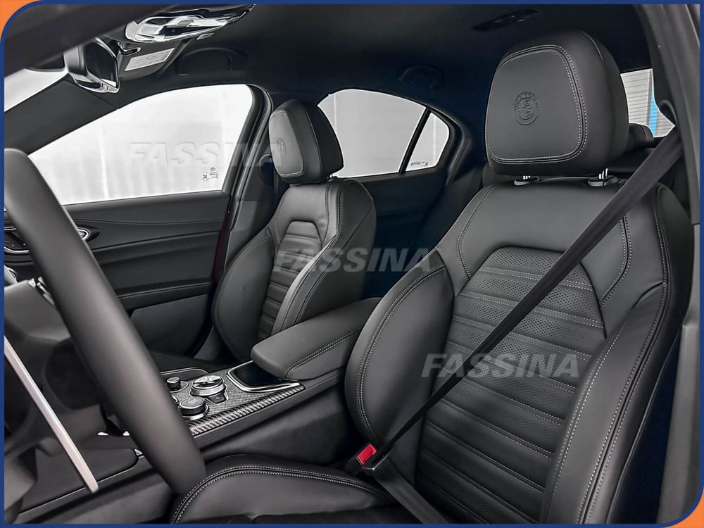 Alfa Romeo Giulia nuova a Milano (8)