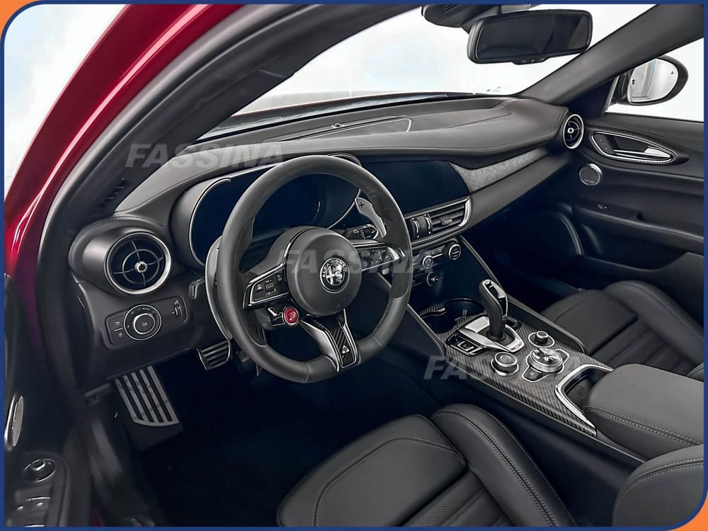 Alfa Romeo Giulia nuova a Milano (9)