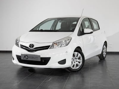 Toyota Yaris 1.D-4D 5 porte Active del 2014 usata a San Severo