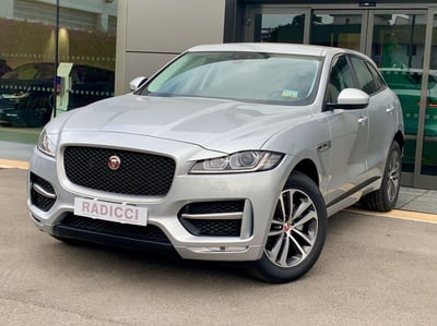 Jaguar F-Pace 2.0 D 240 CV AWD aut. R-Sport del 2018 usata a Bari
