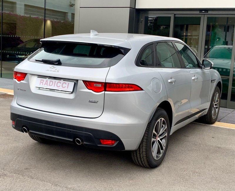 Jaguar F-Pace usata a Bari (2)
